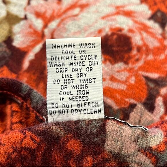 Floral long sleeve boat neckline sweater size Medium - Picture 10 of 13